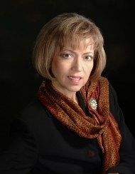 Lynn Photo new bio 1-3-03